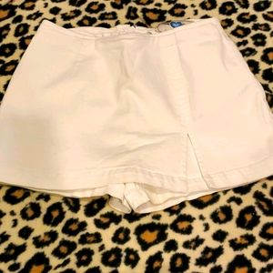 Tru Blu White Skort Short. With front slit 5/6